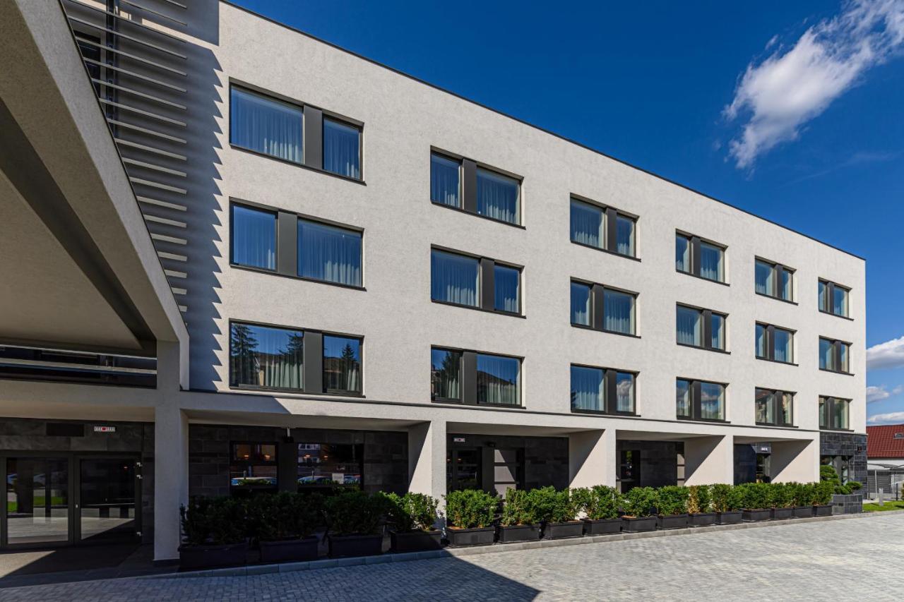 B The Hotel Sfantu Gheorghe  Exterior photo